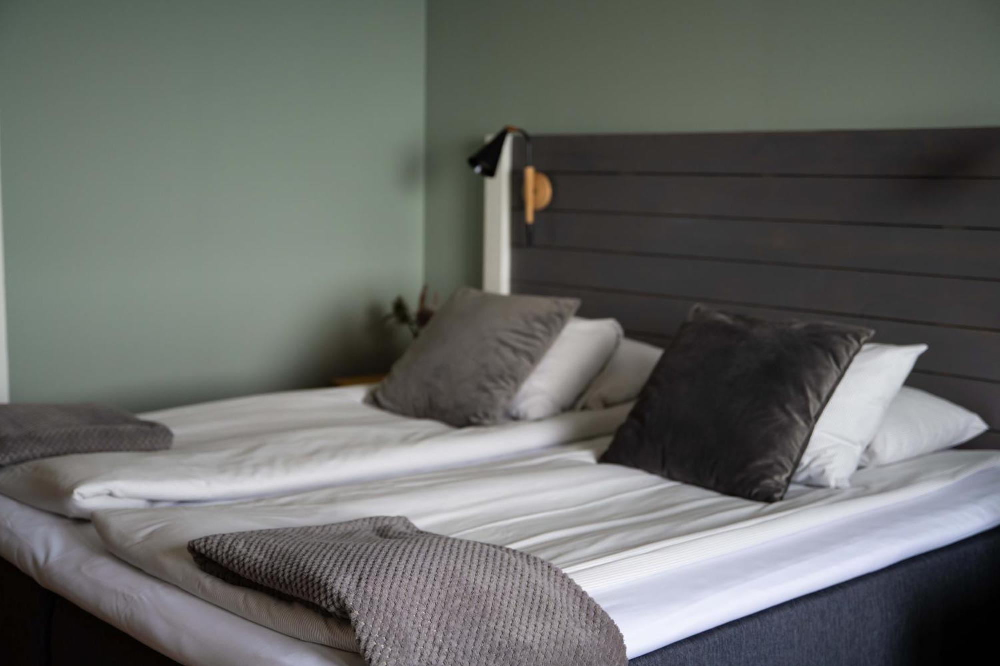 Hotel Ullinge เอียเคอ ภายนอก รูปภาพ