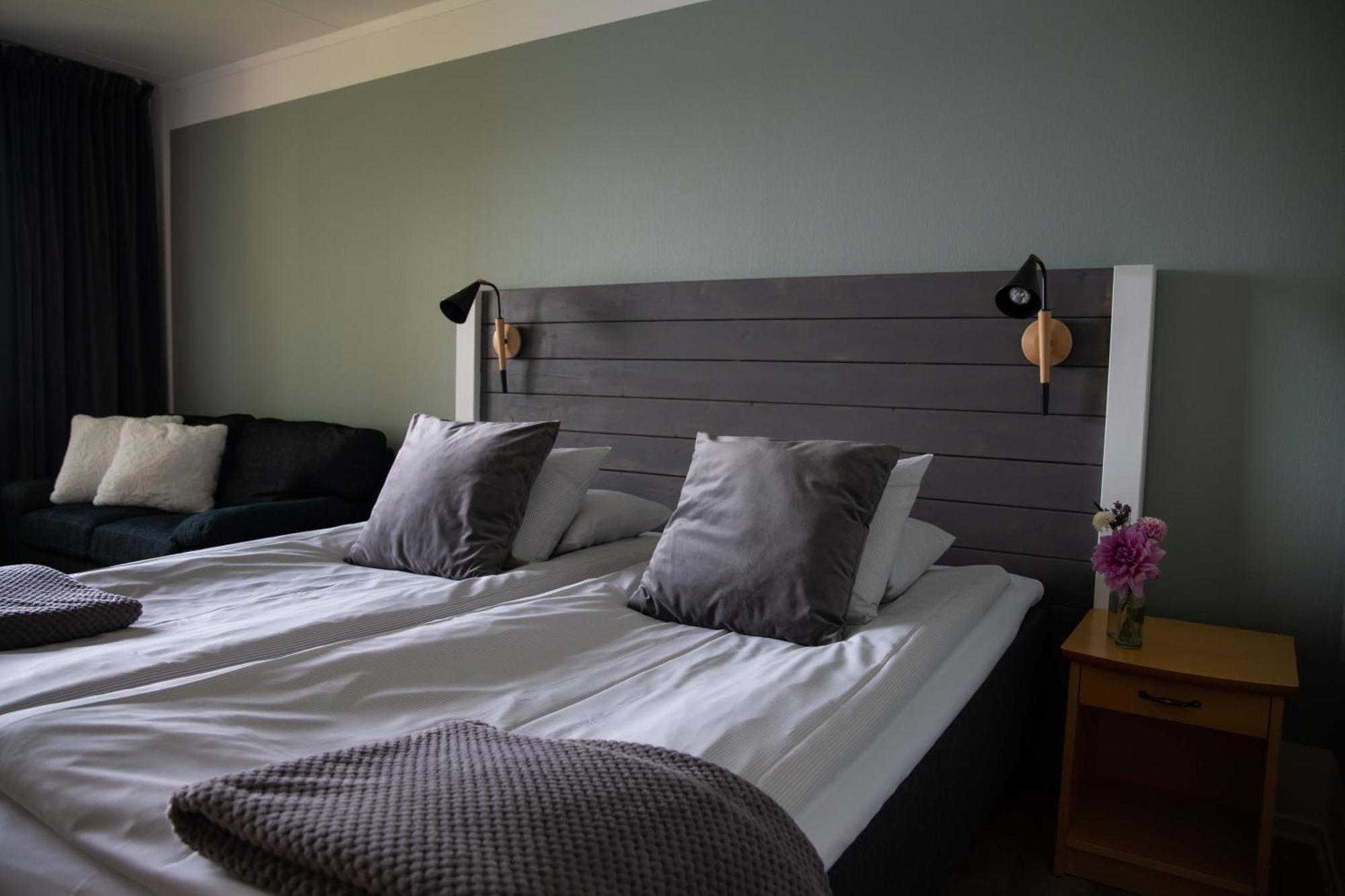 Hotel Ullinge เอียเคอ ภายนอก รูปภาพ