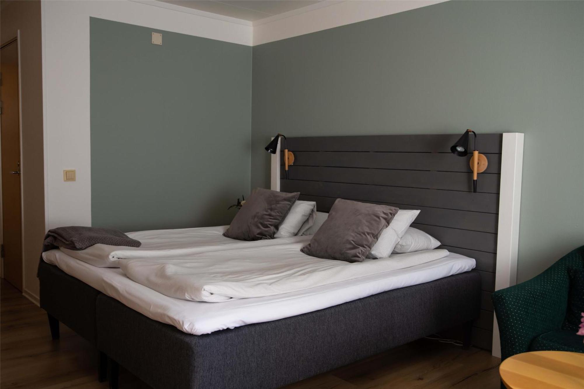 Hotel Ullinge เอียเคอ ภายนอก รูปภาพ